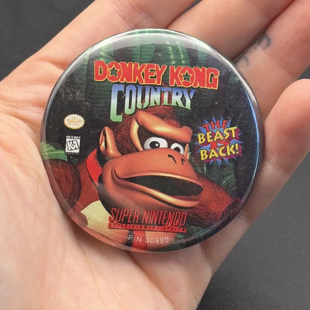 Donkey Kong Country The Beast Is Back! Super Nintendo Video Game Button‎ Pin